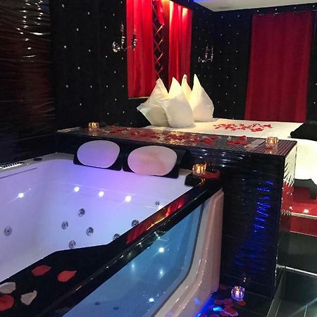 Le Cabaret Vip Spa Lyon Kültér fotó