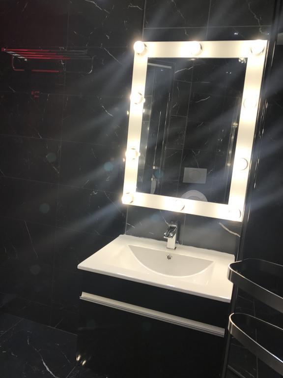 Le Cabaret Vip Spa Lyon Kültér fotó